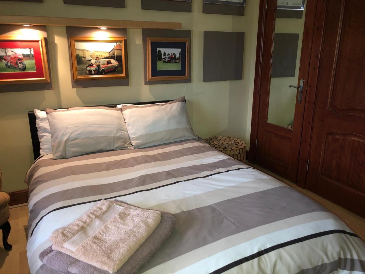 Tranquil Accommodation In A Great Location. 래너크 외부 사진